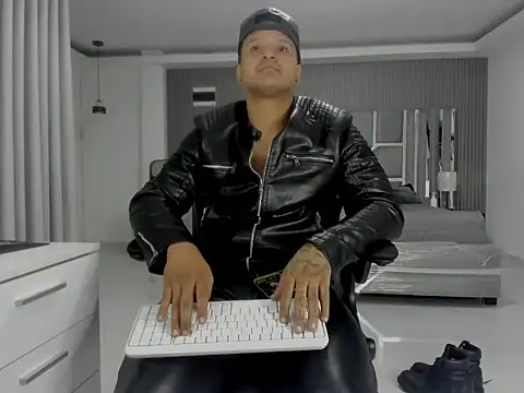 Онлайн чат XXX master_leather