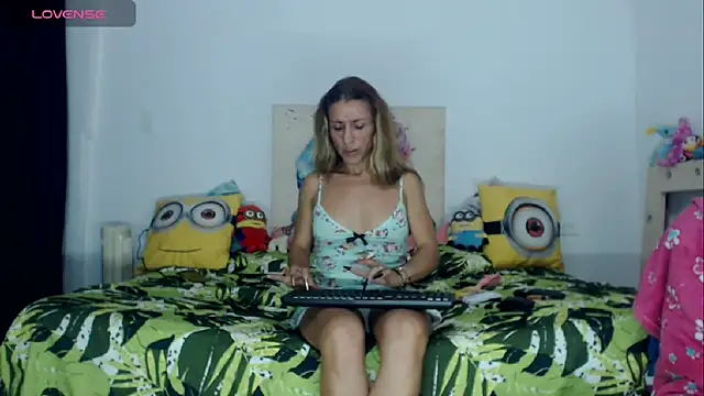 aleera_starxx982 Webcam Show