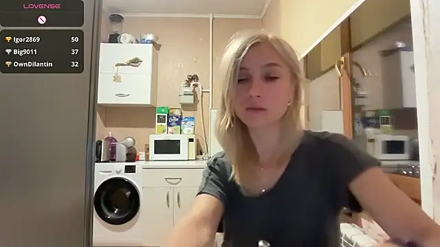 AngelJeni Adlı Modelin Canlı XXX Sohbeti