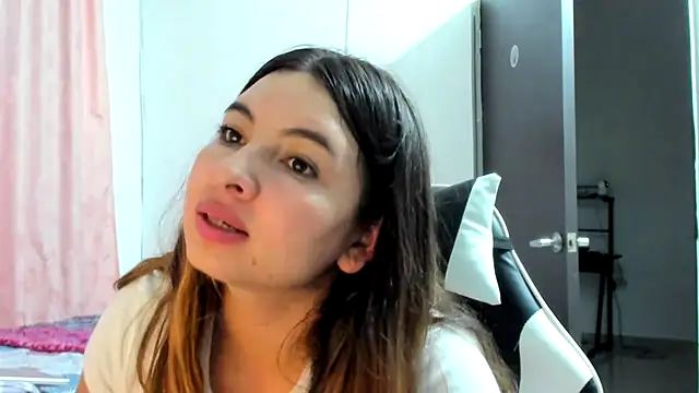 Živý XXX chat __Emma__11__Lecat_