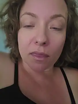 Chat +18 de julimonroe ao vivo