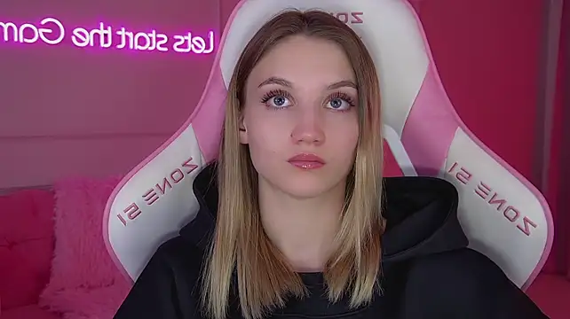 StacyEvances Adlı Modelin Canlı XXX Sohbeti