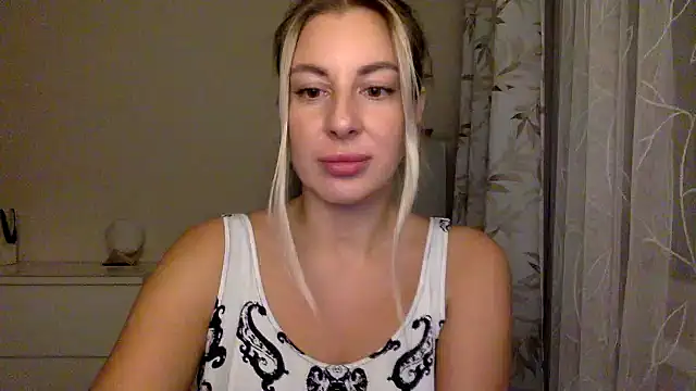 XXX chat uživo modela Arvelia