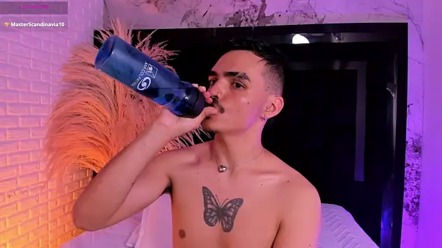 NicoKingg1_'s Live XXX Chat