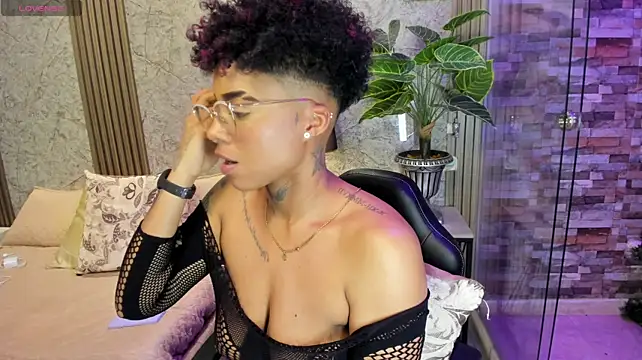 LuciaWallace's Live XXX Chat