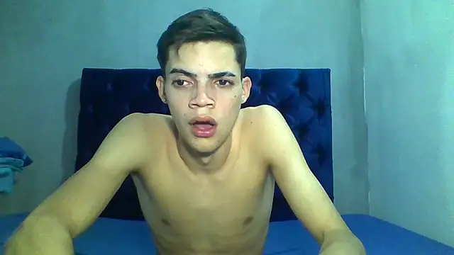 Latinos_2001 – Naživo XXX chat