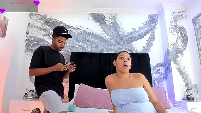 TaylorAndThalia's Live XXX Chat