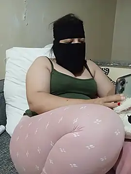 Lara-_-28's Live XXX Chat