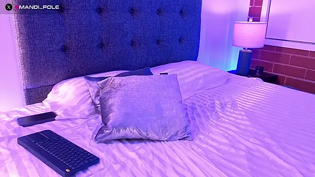 XXX chat uživo modela mandi4pole_