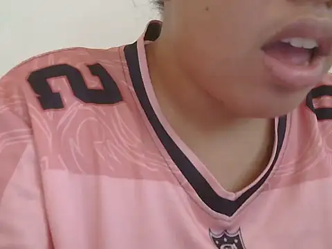 ChubbyButty Adlı Modelin Canlı XXX Sohbeti