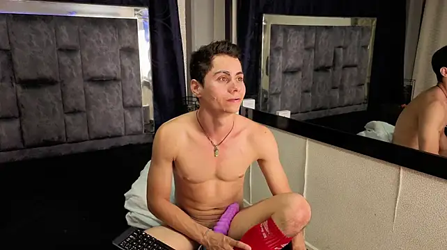 LeoMonnroe Show in webcam