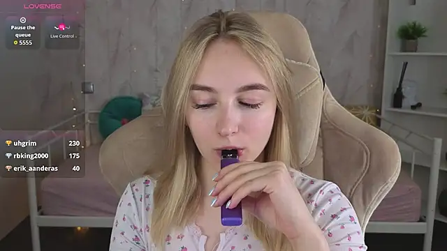XXX chat uživo modela Shy_Polly