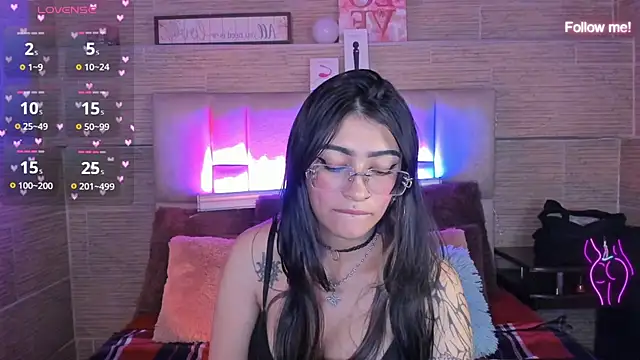 mia_devine_ Adlı Modelin Canlı XXX Sohbeti