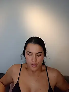 Bella_Fior's Live XXX Chat