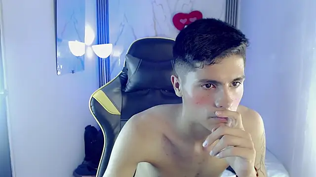 Chat +18 de Ascii_one ao vivo