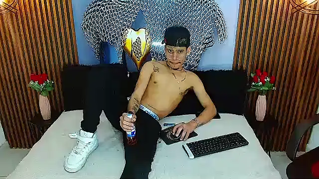 Skinny_cute_Alyer live XXX chat