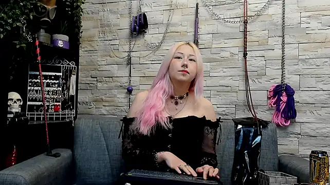 Chat +18 de Miss_Kaz ao vivo