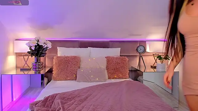 MiaMuse's Live XXX Chat