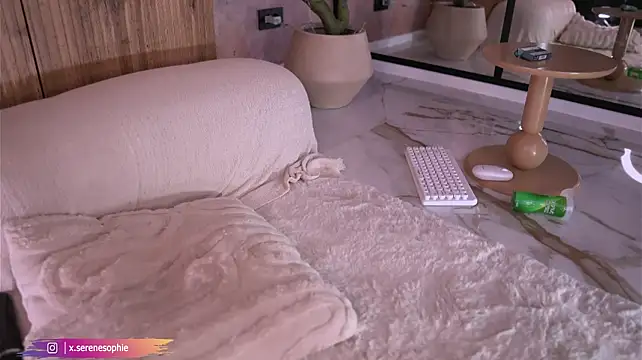 Serene_Sophiex's Live XXX Chat