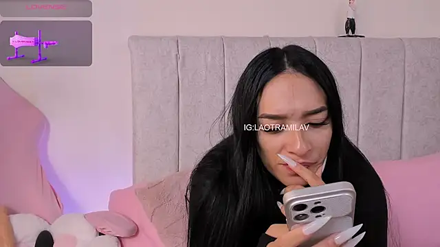 MilaVelour Adlı Modelin Canlı XXX Sohbeti