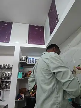 Paramkeerthi 现场XXX聊天