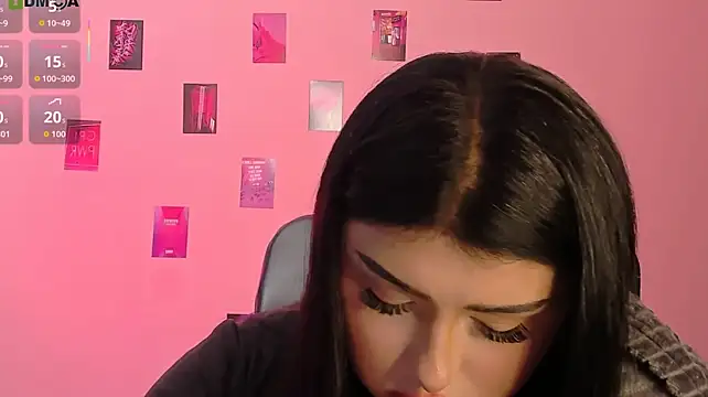 amanda_striking Adlı Modelin Canlı XXX Sohbeti