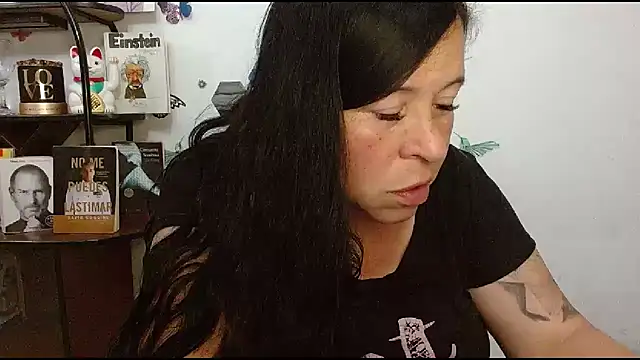 LauraMallioni's Live XXX Chat