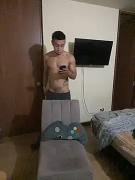 Chatroom XXX en direct de Taylor_DiamondBoy