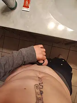 Cummaker69 Show in webcam