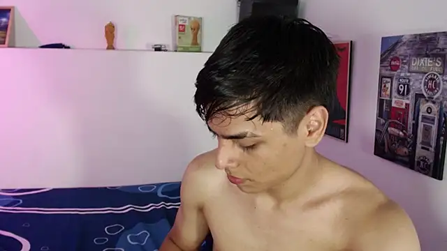 Logan_Jhonson19 Adlı Modelin Canlı XXX Sohbeti