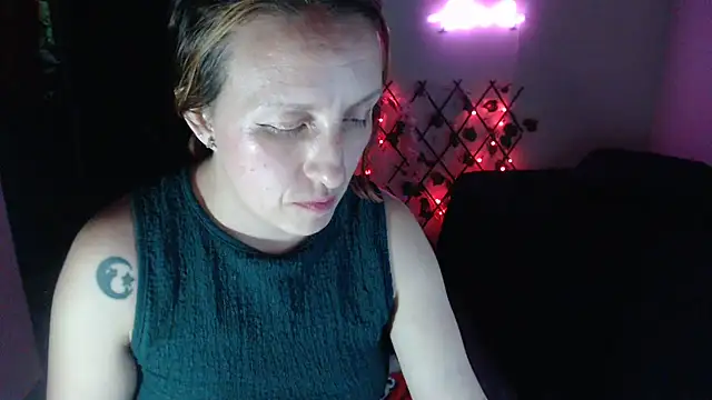 צ'אט XXX בשידור חי של kittykalor09