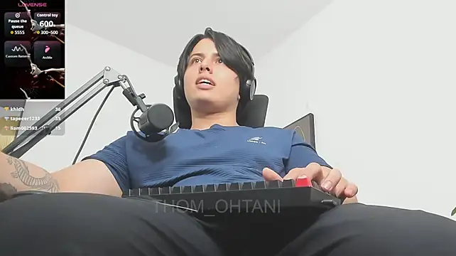 XXX chat uživo modela Thom_Ohtani