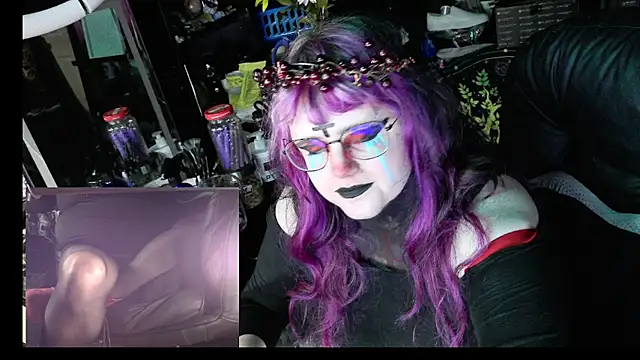 Sinstresshemlock's Live XXX Chat