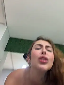 Show de miiabellovic na webcam