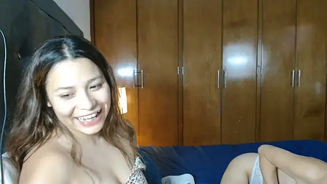 3littles' Live XXX Chat