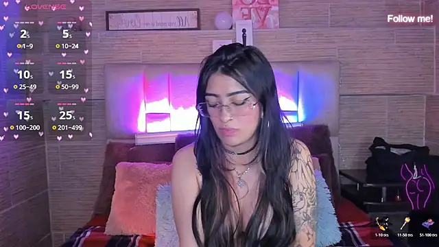 צ'אט XXX בשידור חי של mia_devine_