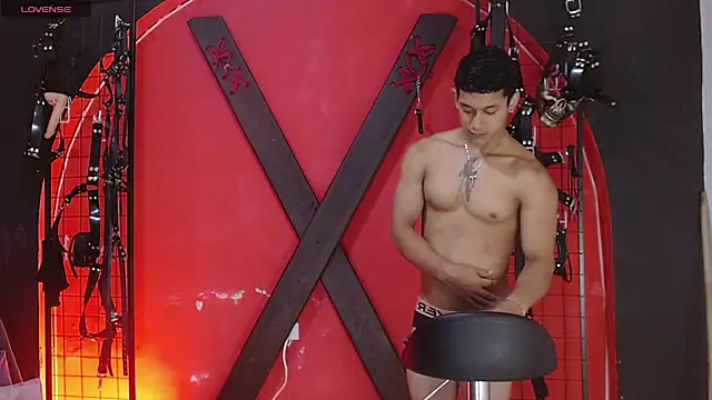 Show de adan_222 na webcam