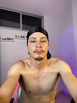 AleFoxx Adlı Modelin Canlı XXX Sohbeti