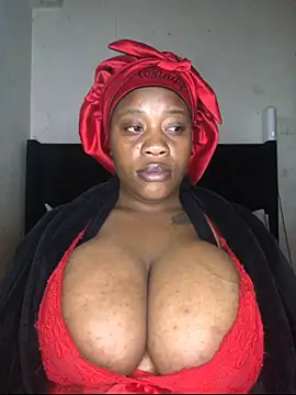BigJugsCandyxx's Live XXX Chat
