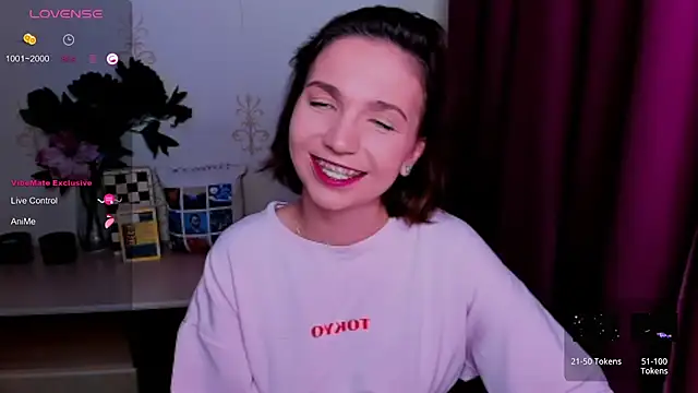 Chat XXX en directo de KindHazelHere_