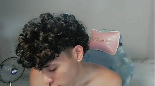 Chatroom XXX en direct de FUNNY_DICK_