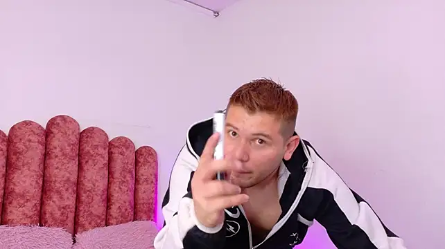 Chat XXX en directo de AdrianLust