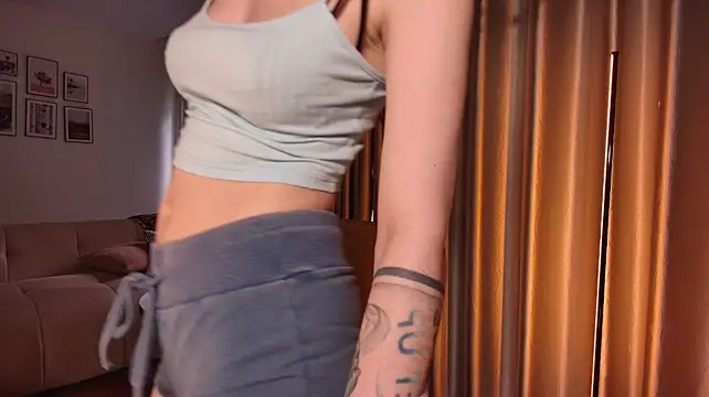 Excitease_ Adlı Modelin Canlı XXX Sohbeti