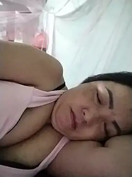 NAAYA8190 Adlı Modelin Canlı XXX Sohbeti