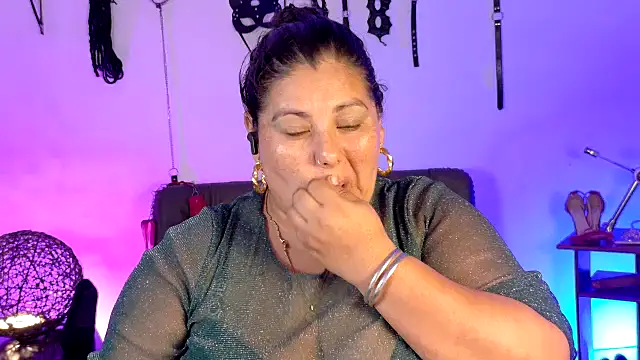 Chat +18 de AndreaKinky ao vivo