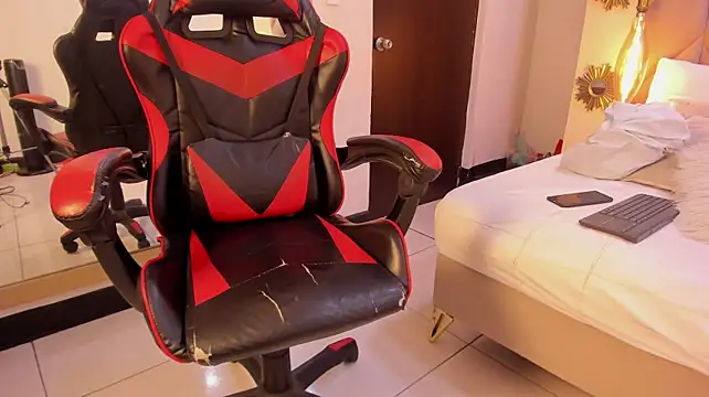 Chat XXX en directo de LeoDrake_