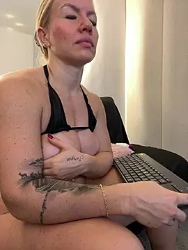 Natalia_Fit Adlı Modelin Canlı XXX Sohbeti