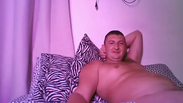 XXX chat uživo modela LeoKingstone