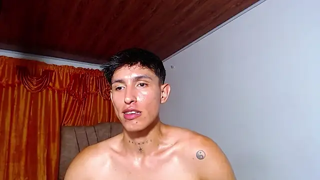 rowanbign Live XXX chat
