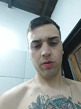 Agusss_2000 即時 XXX 聊天